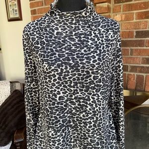 Black and white leopard long sleeve top